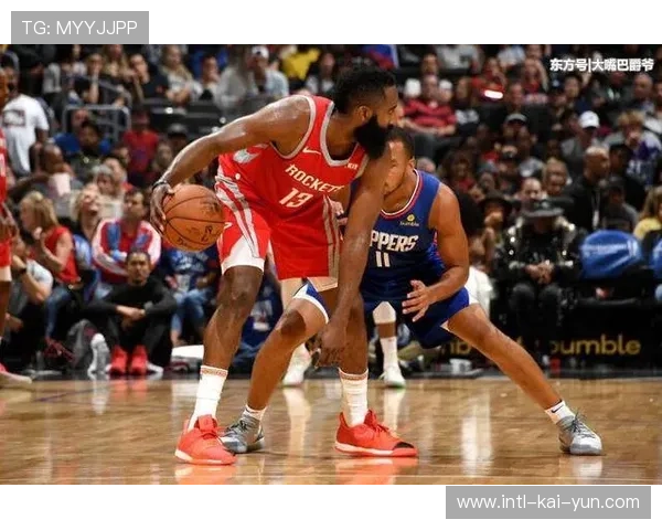 快船继续客场之旅，哈登与杰伦-布朗展开全明星后卫对决