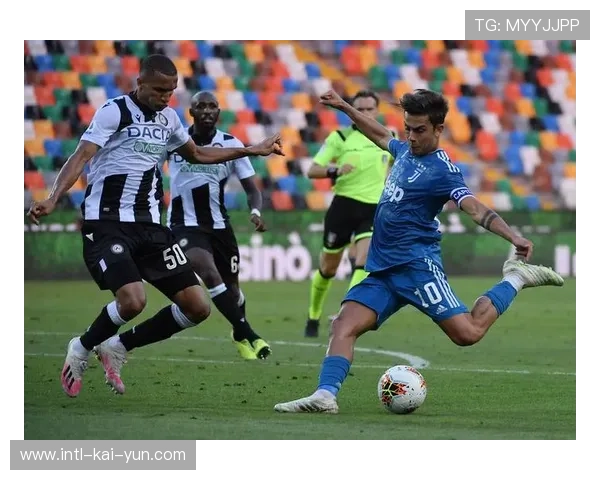 罗马客场3-1克雷莫纳，十年后再度独占意甲榜首